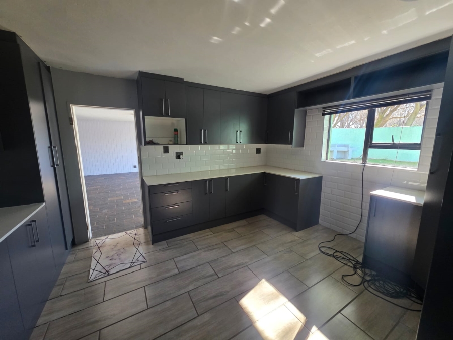 4 Bedroom Property for Sale in Lindequesdrif North West